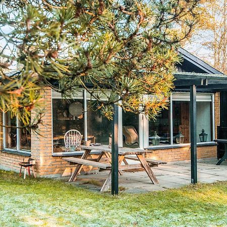 2 Person Holiday Home In Tarm Fjerbaek Экстерьер фото