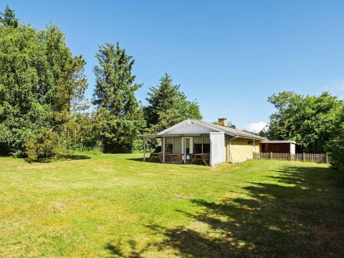 2 Person Holiday Home In Tarm Fjerbaek Экстерьер фото
